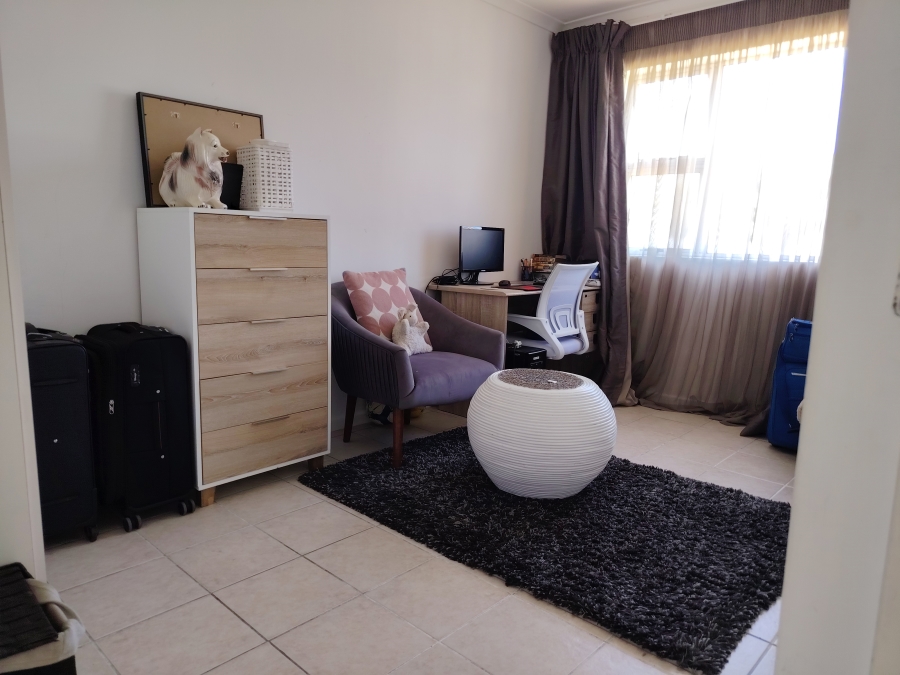 To Let 2 Bedroom Property for Rent in Sir Lowrys Pass Village Western Cape
